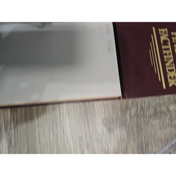 The New Websters 1986 & 1987 Dictionary, Thesaurus, Factfinder, Spelling - Picture 4 of 9